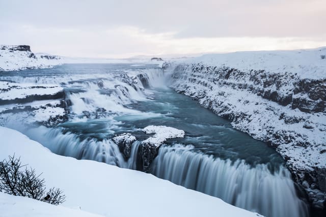 Wodospad Gullfoss zimą