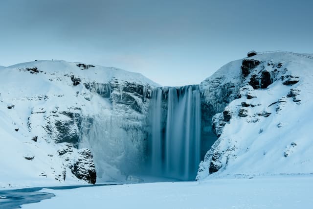 Wodospad Skógafoss zimą